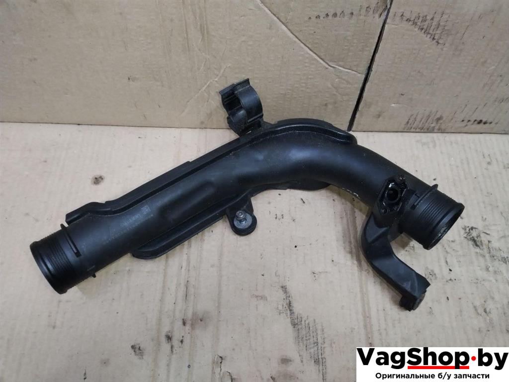 патрубок интеркулера Volkswagen Sharan 2 поколение 2011, 2.0 л., TDi, CFF, дизель, МКПП, черный, минивэн, передний привод, 1K0145770AE - фото №1