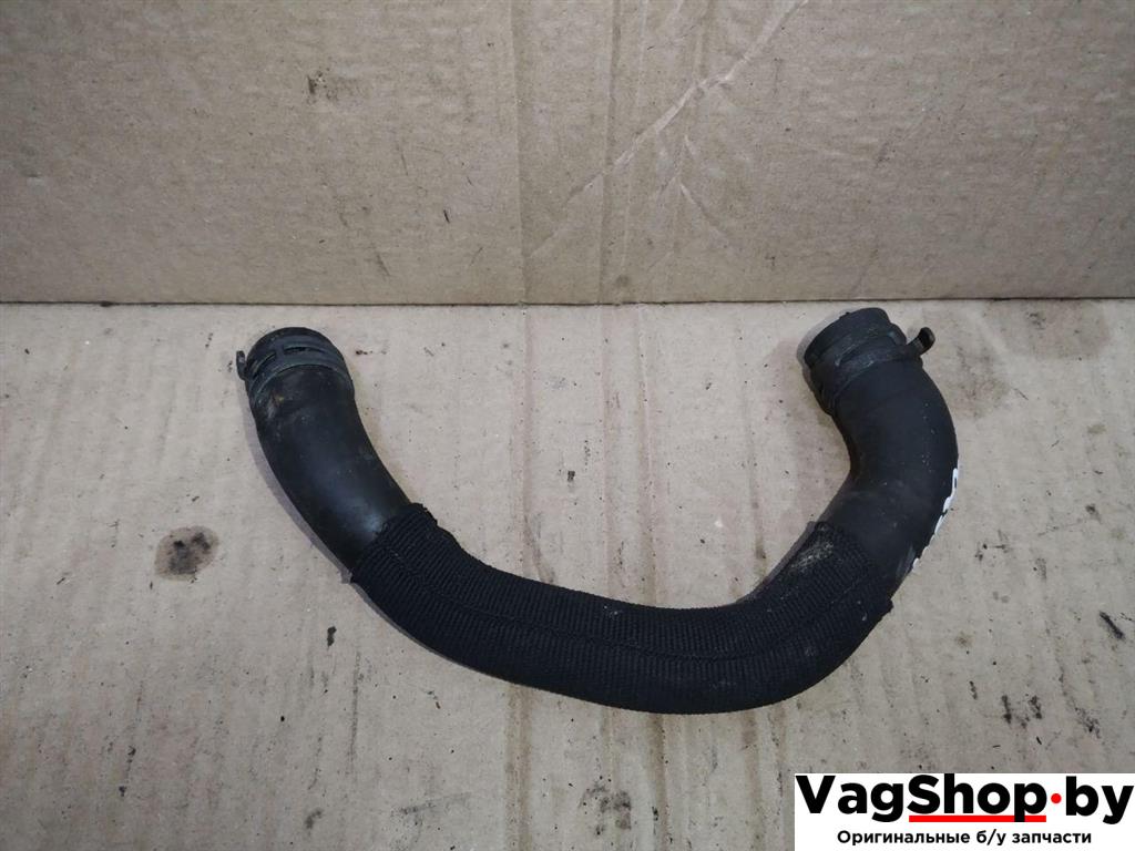патрубок (трубопровод, шланг) Volkswagen Sharan 2 поколение 2011, 2.0 л., TDi, CFF, дизель, МКПП, черный, минивэн, передний привод, 7N0121051C - фото №1