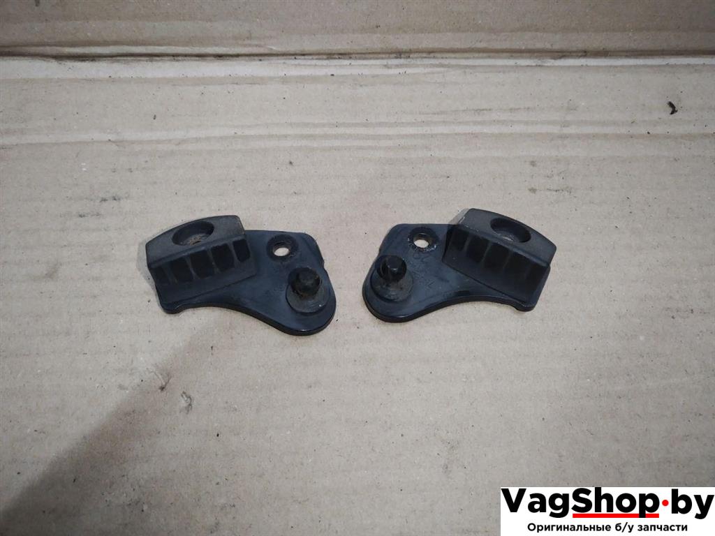 кронштейн (крепление) Volkswagen Sharan 2 поколение 2011, 2.0 л., TDi, CFF, дизель, МКПП, черный, минивэн, передний привод, 7N0827435B, 7N0827436B - фото №1