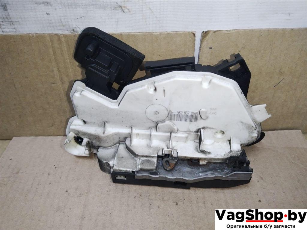 замок двери передней правой Volkswagen Sharan 2 поколение 2011, 2.0 л., TDi, CFF, дизель, МКПП, черный, минивэн, передний привод, 5K2837016B - фото №1