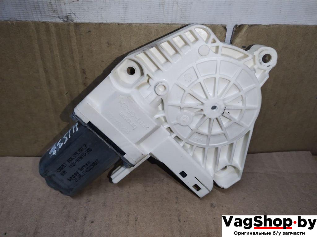 моторчик стеклоподъемника задний правый Volkswagen Sharan 2 поколение 2011, 2.0 л., TDi, CFF, дизель, МКПП, черный, минивэн, передний привод, 8K0959801B - фото №1
