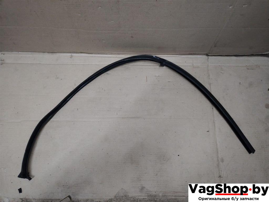 уплотнитель двери Volkswagen Sharan 2 поколение 2011, 2.0 л., TDi, CFF, дизель, МКПП, черный, минивэн, передний привод, 7N0839717 - фото №1