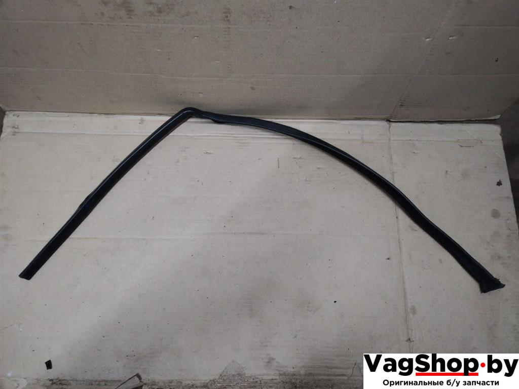 уплотнитель двери Volkswagen Sharan 2 поколение 2011, 2.0 л., TDi, CFF, дизель, МКПП, черный, минивэн, передний привод, 7N0839718 - фото №1