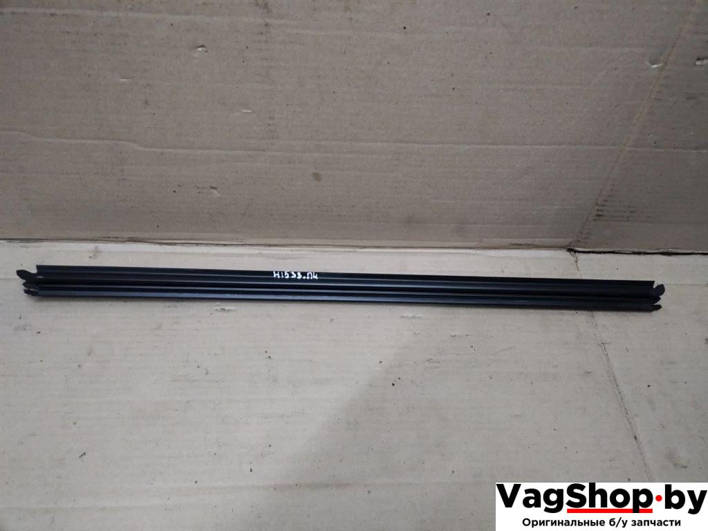 уплотнитель двери Volkswagen Sharan 2 поколение 2011, 2.0 л., TDi, CFF, дизель, МКПП, черный, минивэн, передний привод, 7N0837479 - фото №1