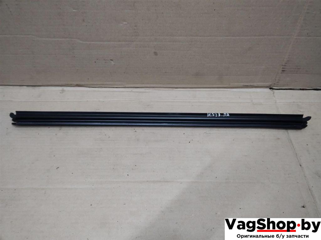 уплотнитель двери Volkswagen Sharan 2 поколение 2011, 2.0 л., TDi, CFF, дизель, МКПП, черный, минивэн, передний привод, 7N0837480 - фото №1