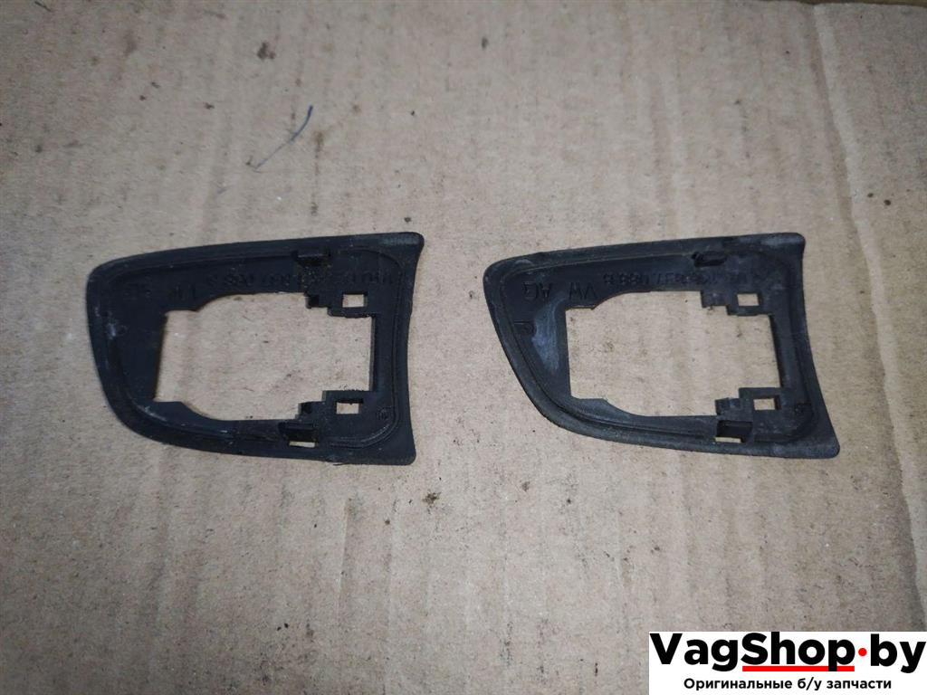 уплотнитель Volkswagen Sharan 2 поколение 2011, 2.0 л., TDi, CFF, дизель, МКПП, черный, минивэн, передний привод, 1K8837088B - фото №1