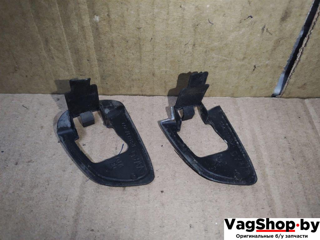 уплотнитель Volkswagen Sharan 2 поколение 2011, 2.0 л., TDi, CFF, дизель, МКПП, черный, минивэн, передний привод, 1K8837209 - фото №1