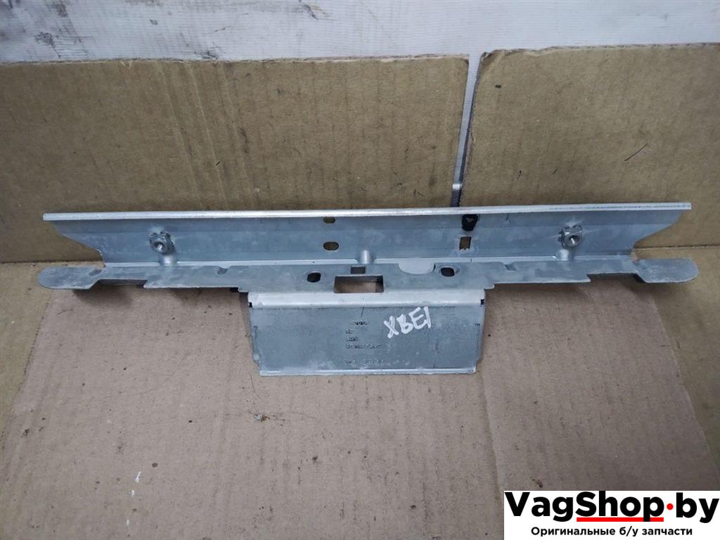 кронштейн (крепление) Audi A4 B8/8K 2010, 2.7 л., TDi, CGK, дизель, МКПП, белый, седан, передний привод, 8T0827569C - фото №1