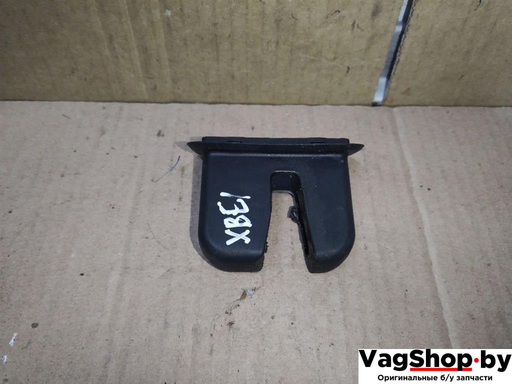 накладка внутренняя на заднюю панель кузова Audi A4 B8/8K 2010, 2.7 л., TDi, CGK, дизель, МКПП, белый, седан, передний привод, 4E0827520B01C - фото №1