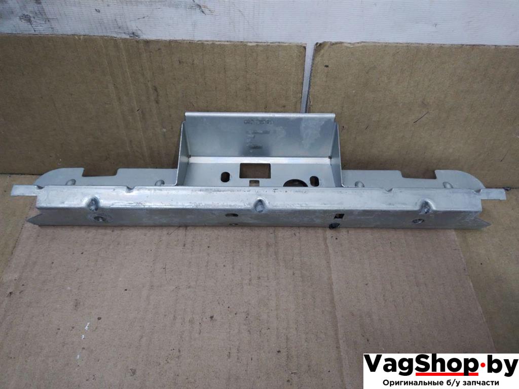 кронштейн (крепление) Audi A4 B8/8K 2010, 2.7 л., TDi, CGK, дизель, МКПП, белый, седан, передний привод, 8T0827569C - фото №1