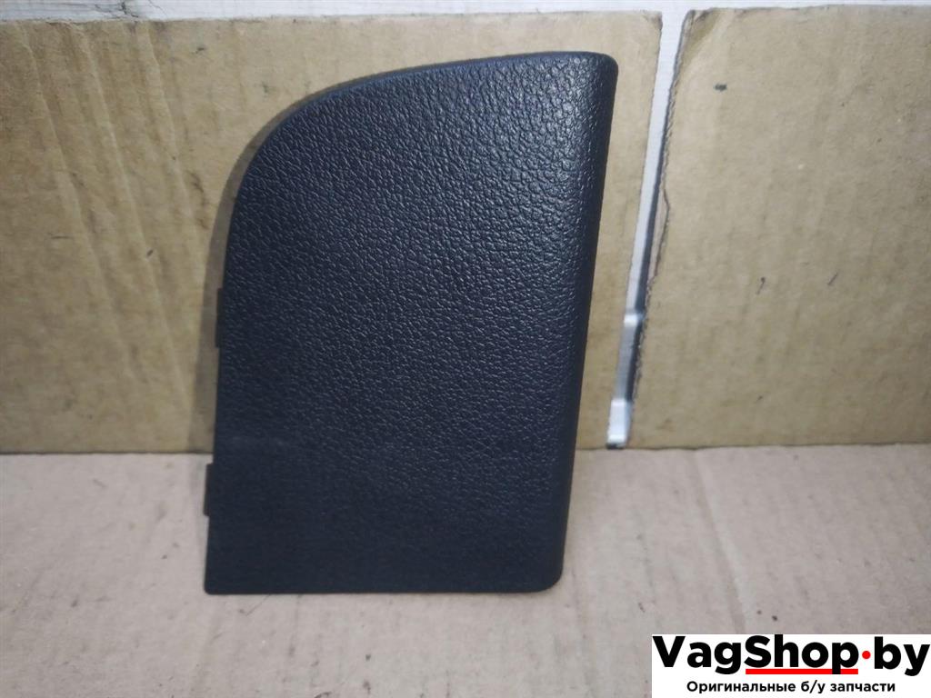 обшивка крышки багажника Volkswagen Golf Plus 2 поколение 2010, 1.6 л., TDi, CAY, дизель, АКПП, красный, хетчбэк 5 дв., передний привод, 5M0867657 - фото №1