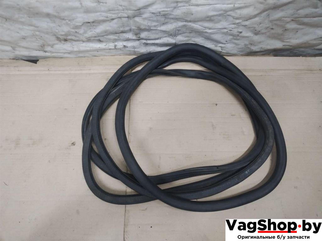 уплотнитель двери Audi A4 B7 2007, 3.0 л., TDi, ASB, дизель, МКПП, серый, универсал, полный привод, 8E9833722D - фото №1