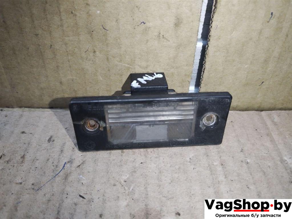 подсветка номера Volkswagen Touareg 1 поколение 2006, 2.5 л., TDi, BAC, дизель, АКПП, синий, внедорожник 5 дв., полный привод, 1J5943021A - фото №1