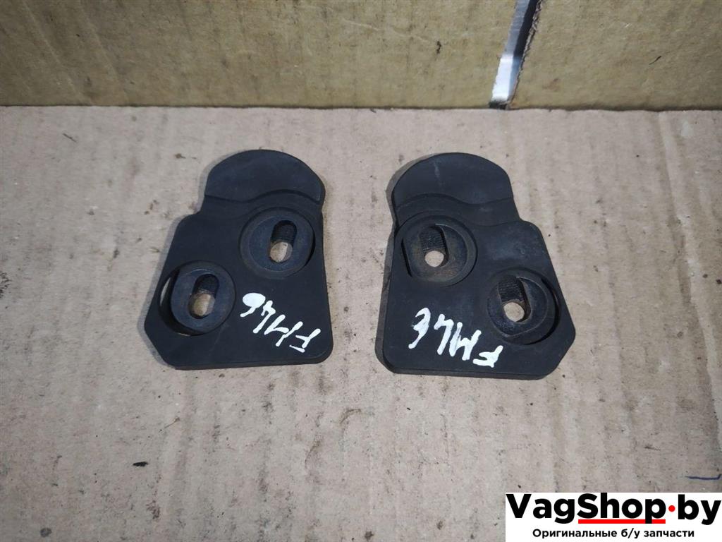 Направляющая крышки багажника Volkswagen Touareg 1 поколение 2006, 2.5 л., TDi, BAC, дизель, АКПП, синий, внедорожник 5 дв., полный привод, 7L6827679B, 7L6827680B - фото №1