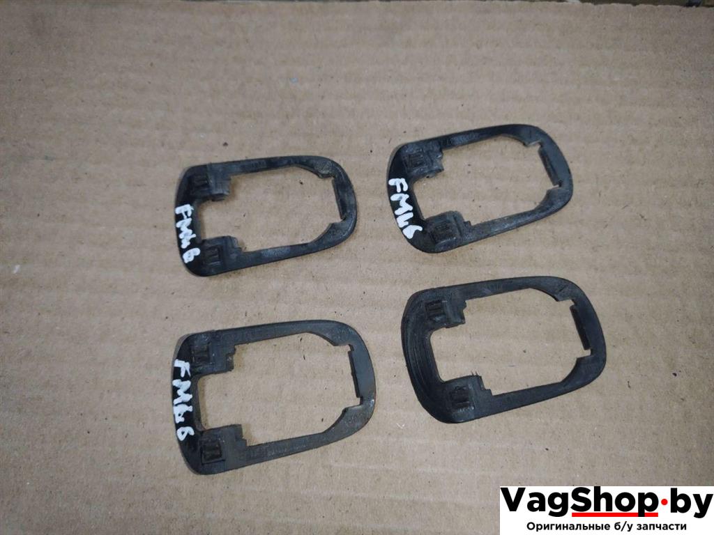 уплотнитель Volkswagen Touareg 1 поколение 2006, 2.5 л., TDi, BAC, дизель, АКПП, синий, внедорожник 5 дв., полный привод, 7L0837211A - фото №1