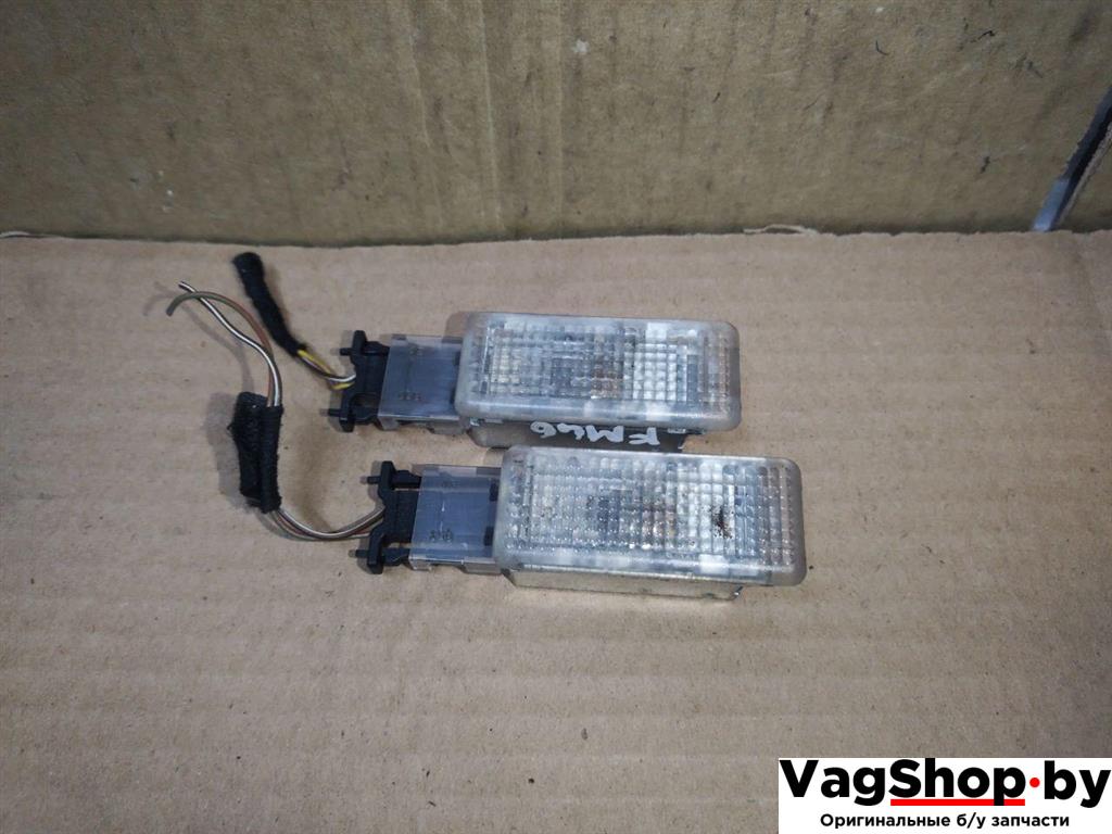 фонарь салона (плафон) Volkswagen Touareg 1 поколение 2006, 2.5 л., TDi, BAC, дизель, АКПП, синий, внедорожник 5 дв., полный привод, 6L0947565, 7L0947415 - фото №1