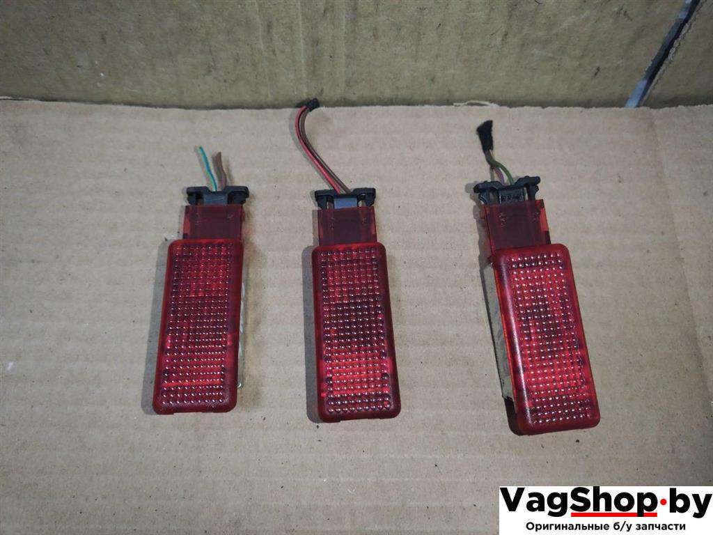 фонарь салона (плафон) Volkswagen Touareg 1 поколение 2006, 2.5 л., TDi, BAC, дизель, АКПП, синий, внедорожник 5 дв., полный привод, 6L0947565, 7L0947411 - фото №1