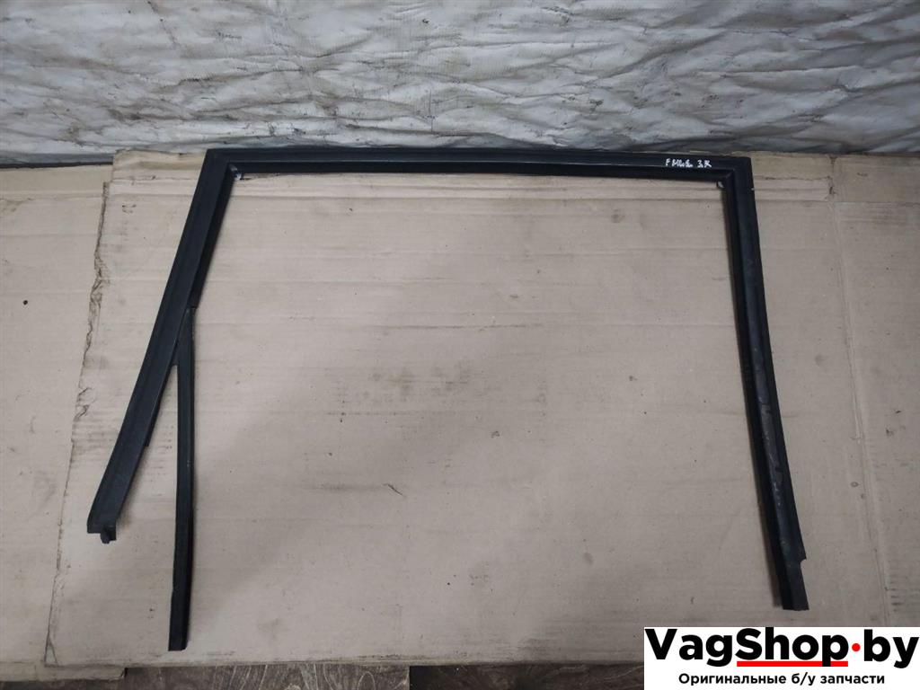 направляющая стекла Volkswagen Touareg 1 поколение 2006, 2.5 л., TDi, BAC, дизель, АКПП, синий, внедорожник 5 дв., полный привод, 7L0839432 - фото №1