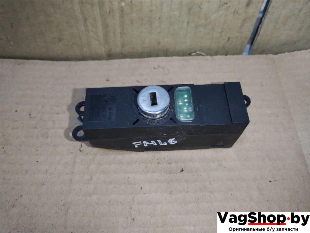 кнопка (выключатель) Volkswagen Touareg 1 поколение 2006, 2.5 л., TDi, BAC, дизель, АКПП, синий, внедорожник 5 дв., полный привод, 7L6919211 - фото №1