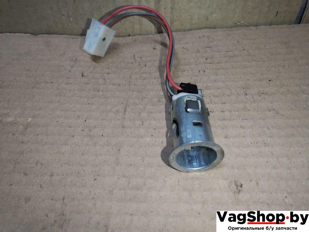 прикуриватель Volkswagen Touareg 1 поколение 2006, 2.5 л., TDi, BAC, дизель, АКПП, синий, внедорожник 5 дв., полный привод, 1J0919309B - фото №1