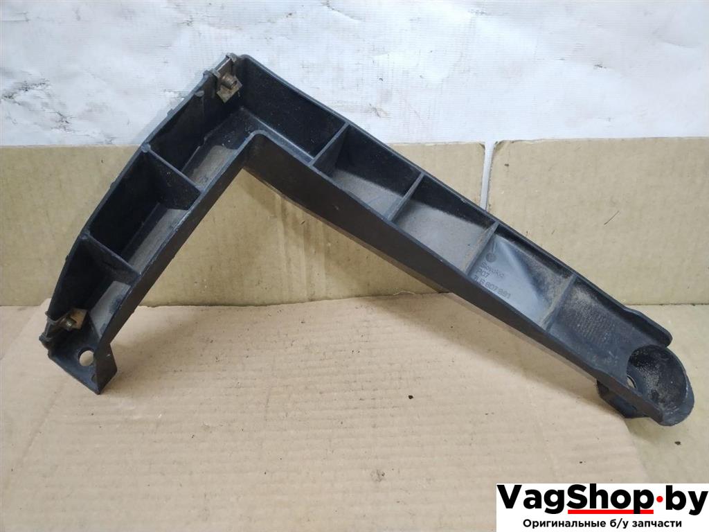Крепление бампера заднего Volkswagen Touareg 1 поколение 2006, 2.5 л., TDi, BAC, дизель, АКПП, синий, внедорожник 5 дв., полный привод, 7L6807861 - фото №1