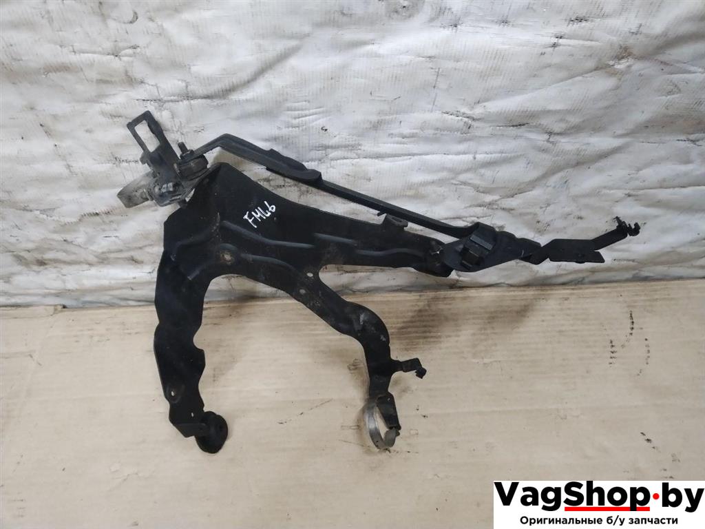 Крепление автономного отопителя Volkswagen Touareg 1 поколение 2006, 2.5 л., TDi, BAC, дизель, АКПП, синий, внедорожник 5 дв., полный привод, 7L0819750E, 7L0819735B - фото №1