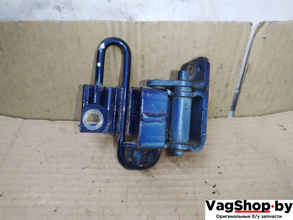 петля двери Volkswagen Touareg 1 поколение 2006, 2.5 л., TDi, BAC, дизель, АКПП, синий, внедорожник 5 дв., полный привод, 7L0833411 - фото №1