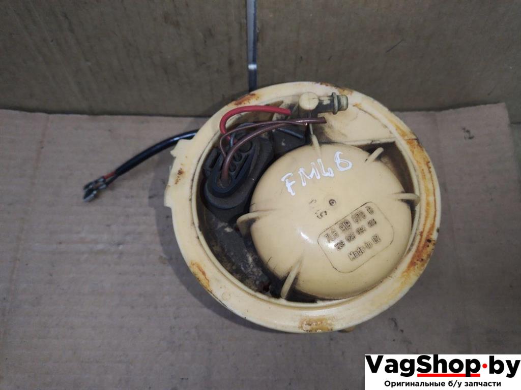 фланец (тройник) системы охлаждения Volkswagen Touareg 1 поколение 2006, 2.5 л., TDi, BAC, дизель, АКПП, синий, внедорожник 5 дв., полный привод, 7L6919679B - фото №1