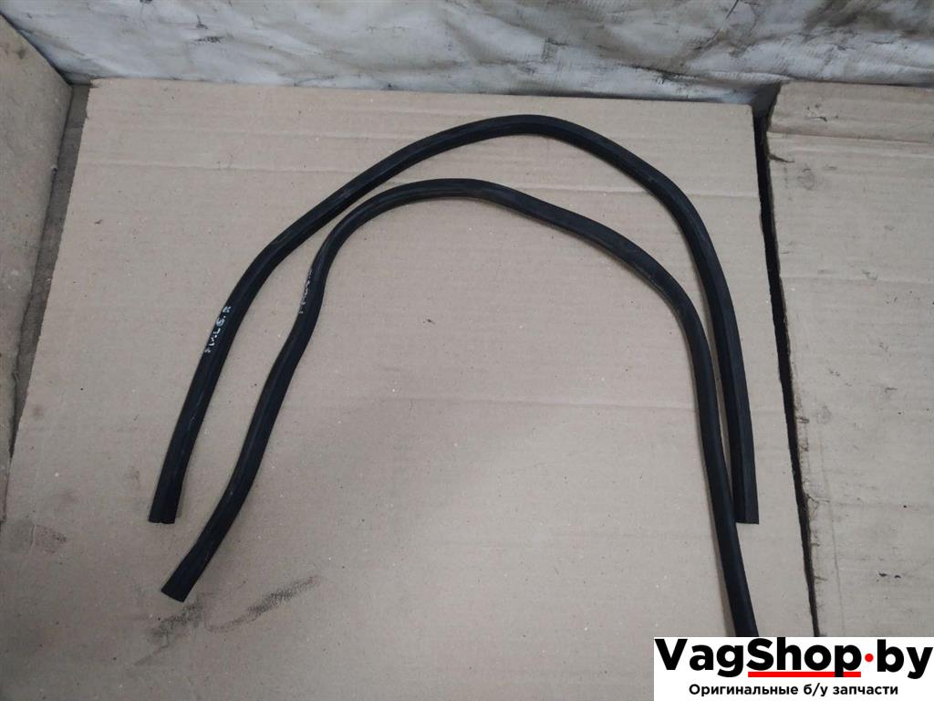 уплотнитель Volkswagen Touareg 1 поколение 2006, 2.5 л., TDi, BAC, дизель, АКПП, синий, внедорожник 5 дв., полный привод, 7L6819037, 7L6819048 - фото №1