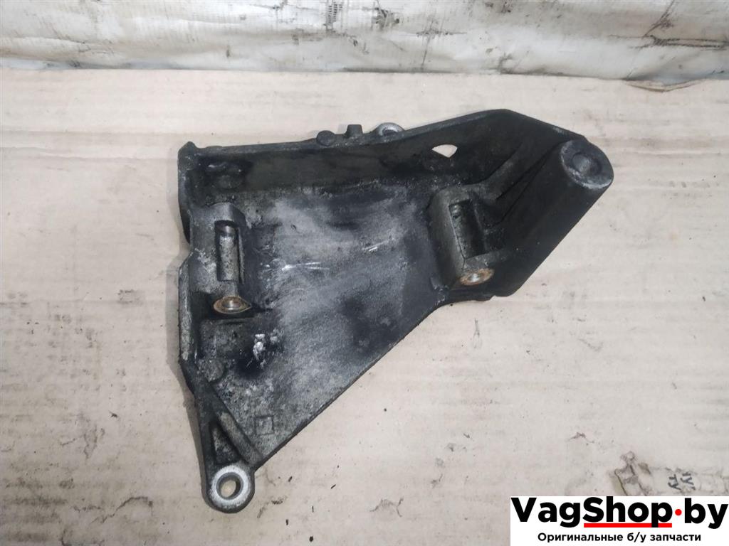 кронштейн генератора Volkswagen Touareg 1 поколение 2006, 2.5 л., TDi, BAC, дизель, АКПП, синий, внедорожник 5 дв., полный привод, 070903143C - фото №1