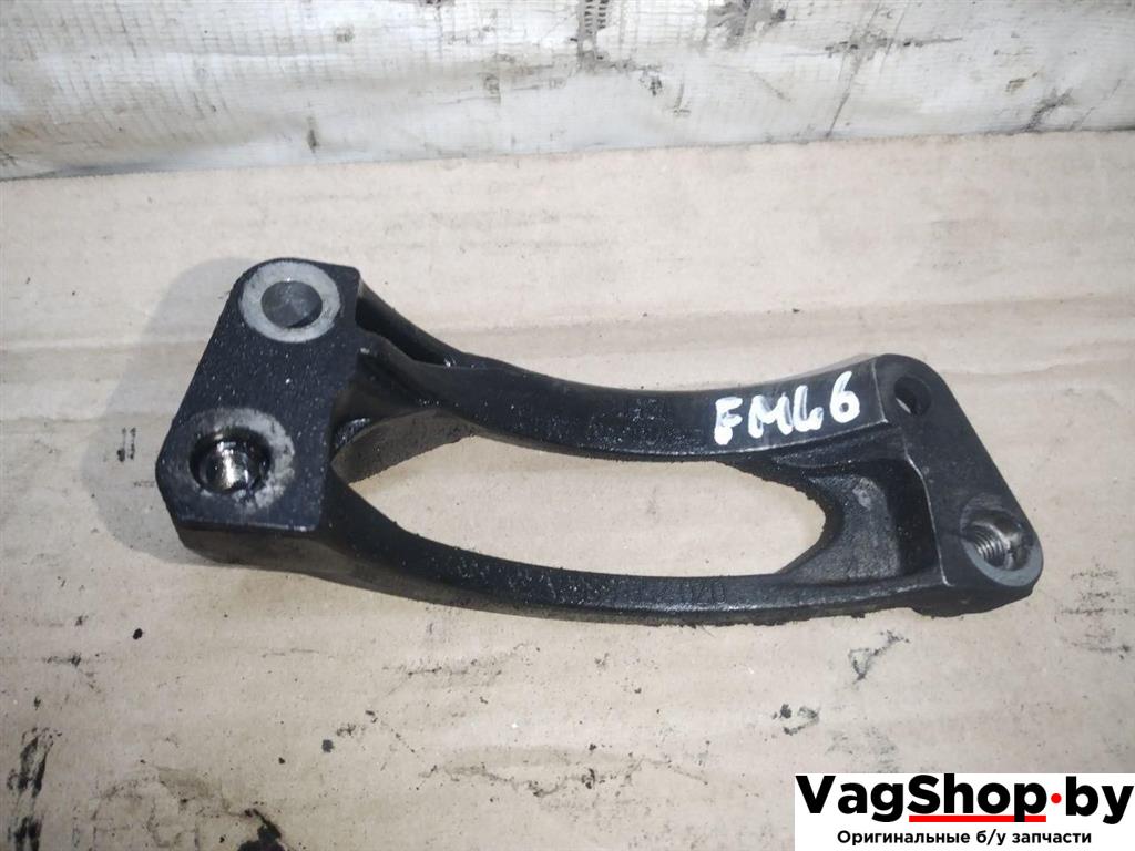 кронштейн компрессора кондиционера Volkswagen Touareg 1 поколение 2006, 2.5 л., TDi, BAC, дизель, АКПП, синий, внедорожник 5 дв., полный привод, 070260885A - фото №1