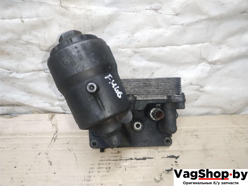 корпус масляного фильтра Volkswagen Touareg 1 поколение 2006, 2.5 л., TDi, BAC, дизель, АКПП, синий, внедорожник 5 дв., полный привод, 070115389D - фото №1