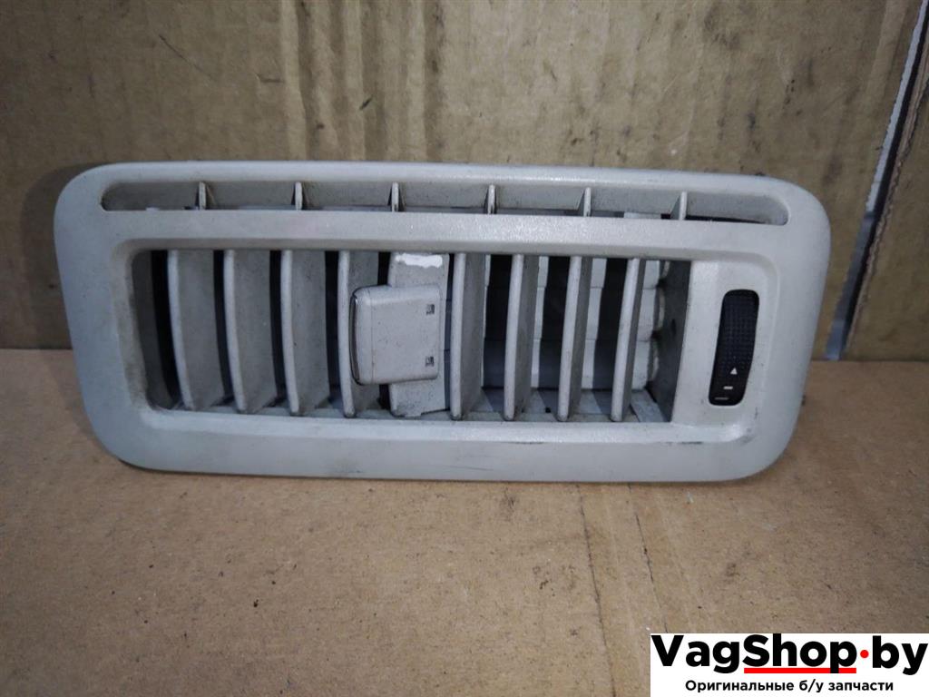 дефлектор обдува салона Volkswagen Sharan 2 поколение 2011, 2.0 л., TDi, CFF, дизель, МКПП, черный, минивэн, передний привод, 7N0820902DY20 - фото №1