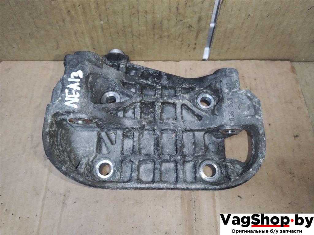 кронштейн генератора Audi Q7 4L 2007, 3.0 л., TDi, BUG, дизель, АКПП, черный, внедорожник 5 дв., полный привод, 059903143Q - фото №1