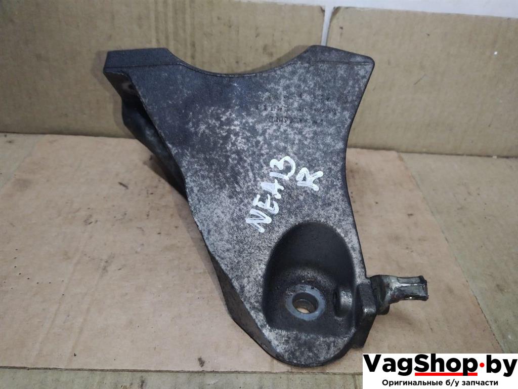 кронштейн двигателя Audi Q7 4L 2007, 3.0 л., TDi, BUG, дизель, АКПП, черный, внедорожник 5 дв., полный привод, 7L6199308B - фото №1