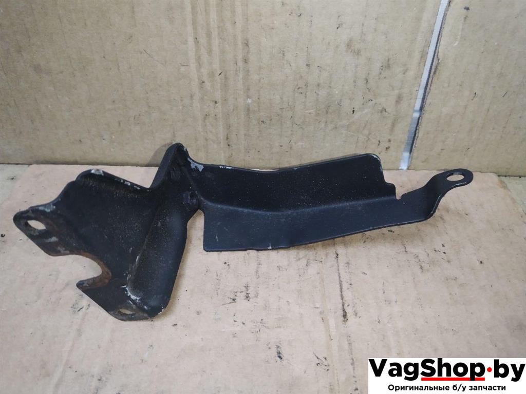 кронштейн (крепление) Audi Q7 4L 2007, 3.0 л., TDi, BUG, дизель, АКПП, черный, внедорожник 5 дв., полный привод, 059131133H - фото №1