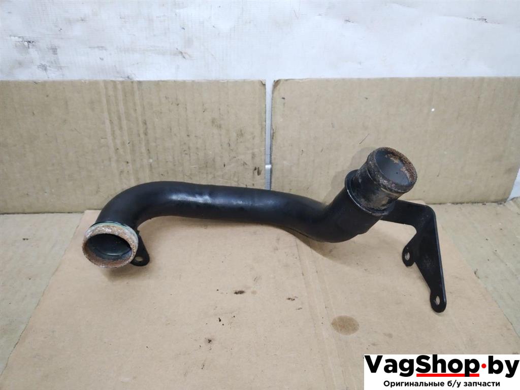 трубка охлаждающей жидкости Audi Q7 4L 2007, 3.0 л., TDi, BUG, дизель, АКПП, черный, внедорожник 5 дв., полный привод, 059121071AM - фото №1