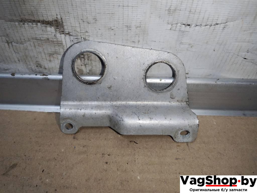 кронштейн (крепление) Audi A8 D4/4H 2011, 3.0 л., TDi, CDT, дизель, АКПП, синий, седан, полный привод - фото №1