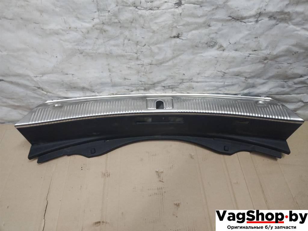 накладка внутренняя на заднюю панель кузова Audi A8 D4/4H 2011, 3.0 л., TDi, CDT, дизель, АКПП, синий, седан, полный привод, 4H0863471 - фото №1