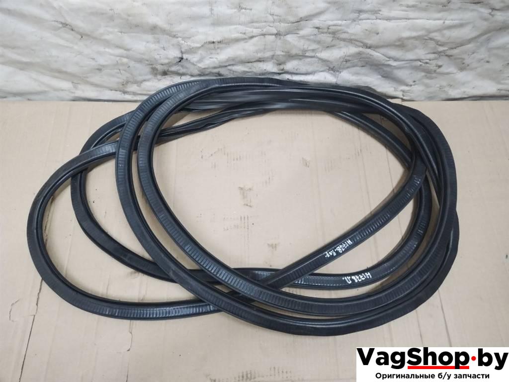 уплотнитель двери Audi A8 D4/4H 2011, 3.0 л., TDi, CDT, дизель, АКПП, синий, седан, полный привод, 4H0831721B - фото №1