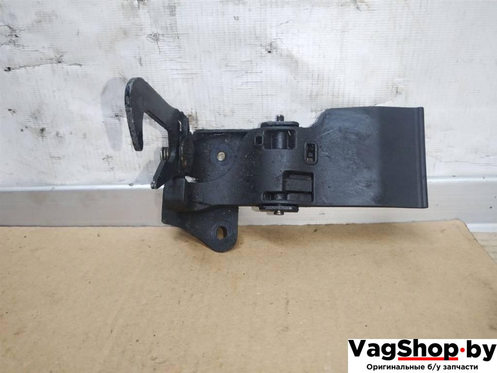 захватный крюк капота Audi A8 D4/4H 2011, 3.0 л., TDi, CDT, дизель, АКПП, синий, седан, полный привод, 4H0823485C - фото №1