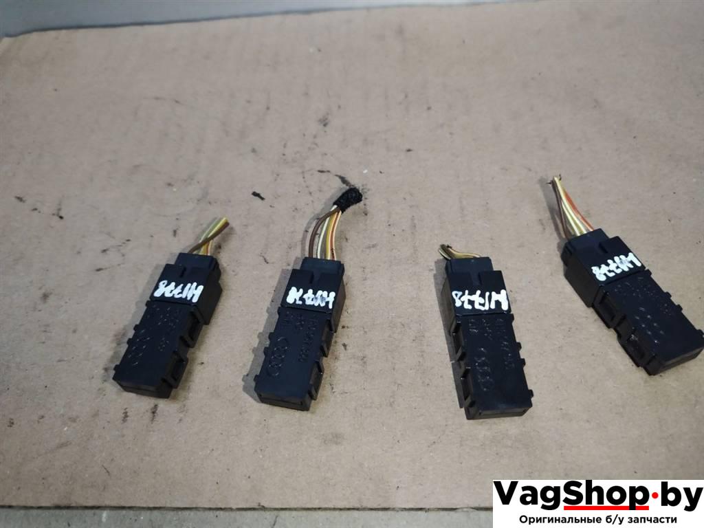 фонарь салона (плафон) Audi A8 D4/4H 2011, 3.0 л., TDi, CDT, дизель, АКПП, синий, седан, полный привод, 4H0947355 - фото №1