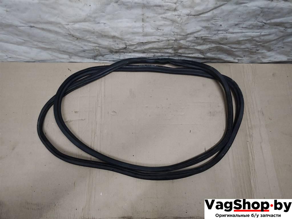 уплотнитель подкапотного пространства Audi A8 D4/4H 2011, 3.0 л., TDi, CDT, дизель, АКПП, синий, седан, полный привод, 4H0823731D - фото №1