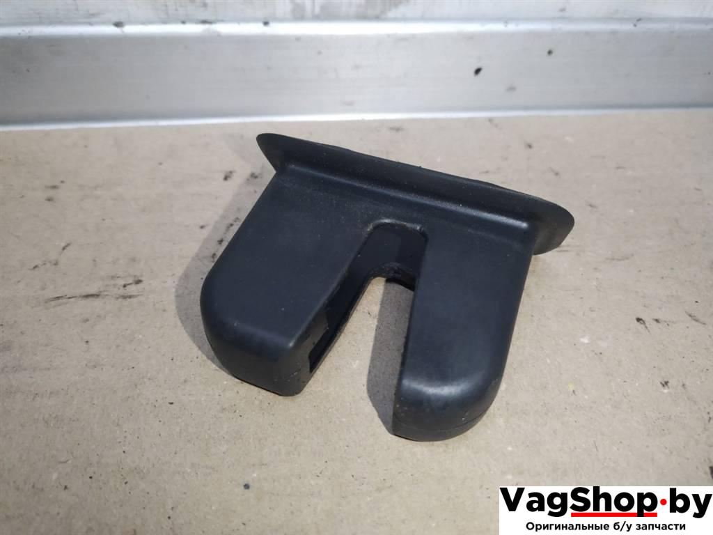 накладка внутренняя на заднюю панель кузова Audi A6 4F/C6 2005, 3.0 л., TDi, BMK, дизель, АКПП, синий, седан, полный привод, 4E0827520 - фото №1