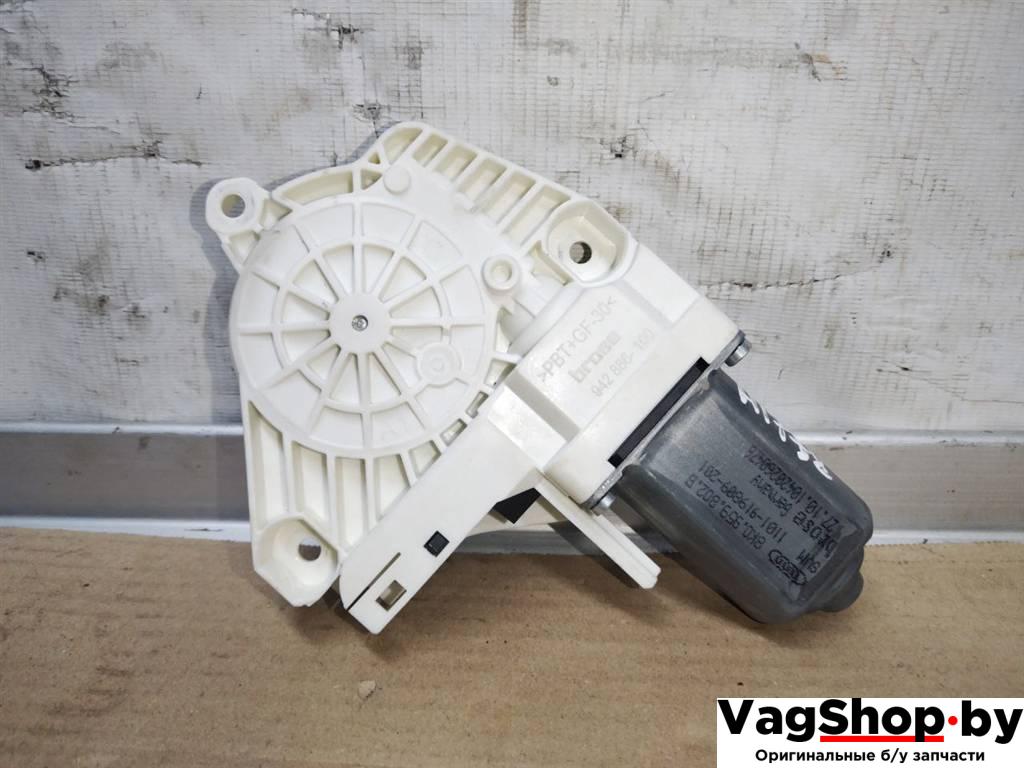 моторчик стеклоподъемника передний правый Audi A8 D4/4H 2011, 3.0 л., TDi, CDT, дизель, АКПП, синий, седан, полный привод, 8K0959802B - фото №1