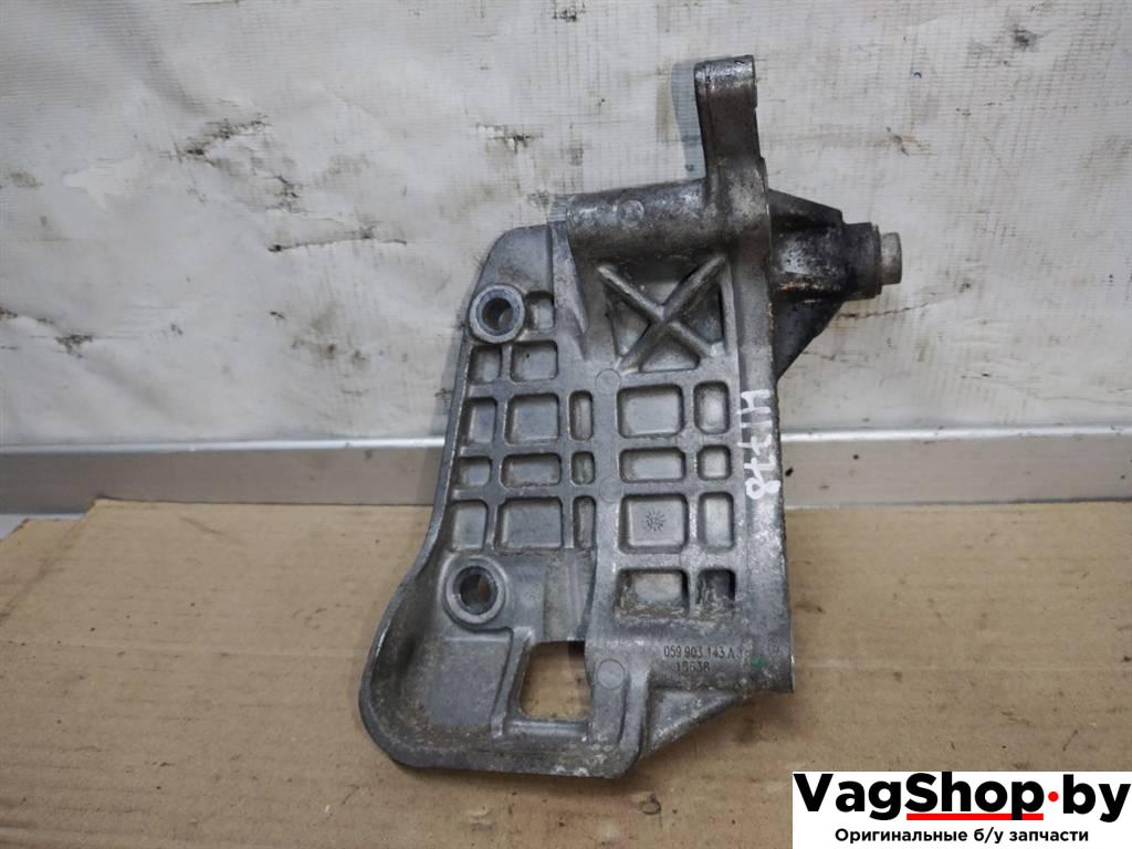 кронштейн генератора Audi A8 D4/4H 2011, 3.0 л., TDi, CDT, дизель, АКПП, синий, седан, полный привод, 059903143AJ - фото №1