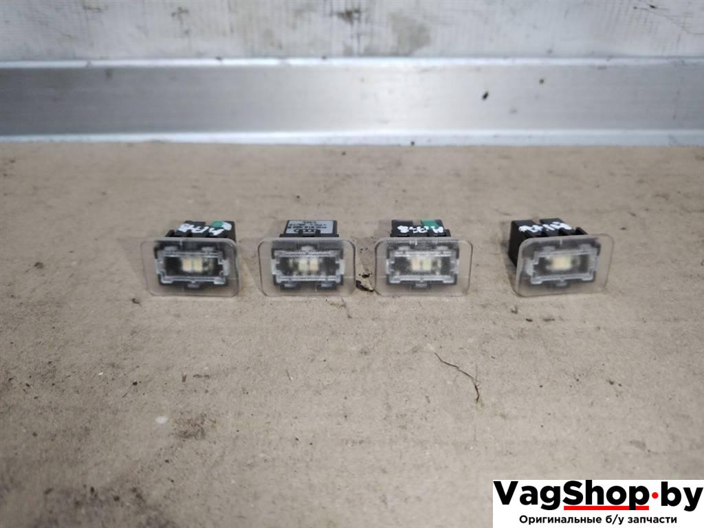 фонарь салона (плафон) Audi A8 D4/4H 2011, 3.0 л., TDi, CDT, дизель, АКПП, синий, седан, полный привод, 4H0919390B - фото №1