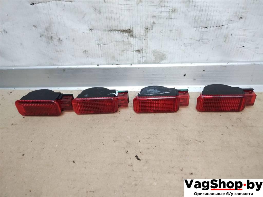 фонарь салона (плафон) Audi A8 D4/4H 2011, 3.0 л., TDi, CDT, дизель, АКПП, синий, седан, полный привод, 6Y0947411 - фото №1