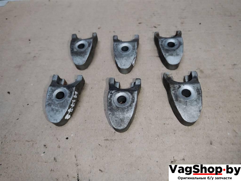 крепление форсунки Audi A8 D4/4H 2011, 3.0 л., TDi, CDT, дизель, АКПП, синий, седан, полный привод, 059130216J - фото №1