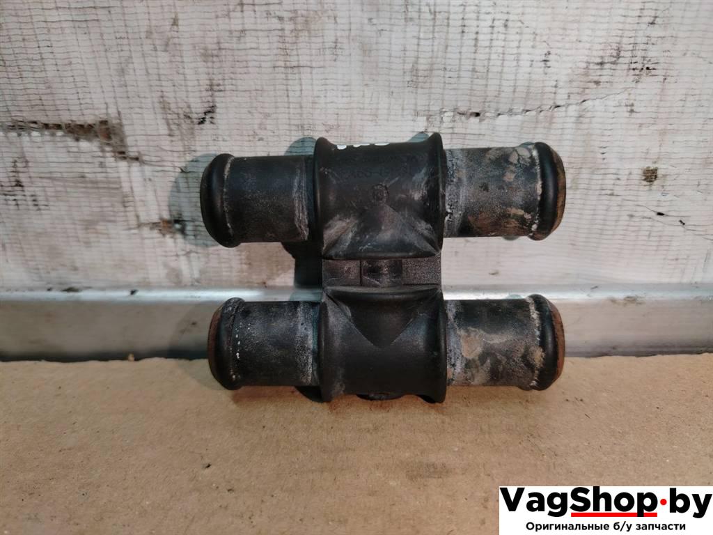 фланец (тройник) системы охлаждения Audi Q5 8R 2011, 3.0 л., TDi, CCW, дизель, АКПП, серый, внедорожник 5 дв., полный привод, 8R0819257A - фото №1